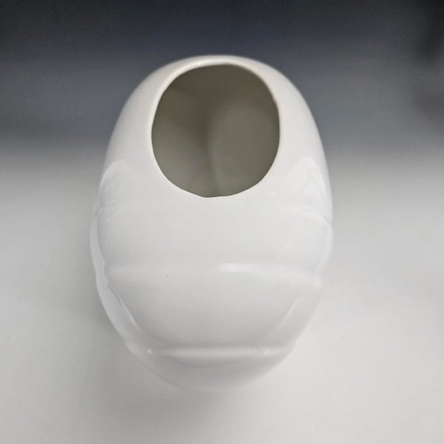 White Large Haeger Swirl Pattern Ceramic Drape Vase For Sale In San Francisco - Image 6 of 10