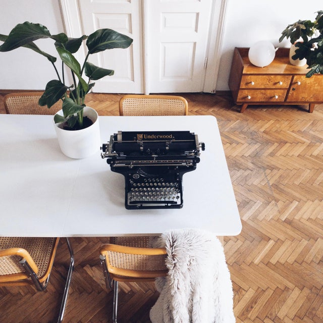 American No. 6 - 14 Qwertz Typewriter from Underwood Elliot Fisher Co., 1930s For Sale - Image 4 of 18