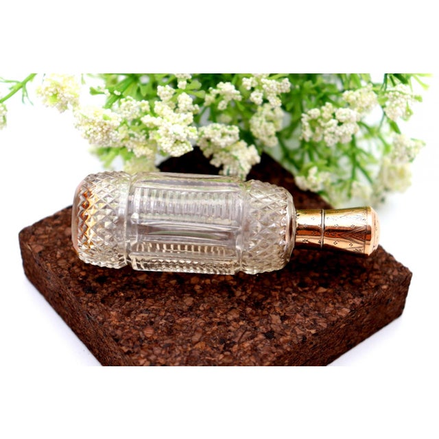 Perfume Bottle, Made of Glass and 15k Gold, in Worn conditions. Designed 1890 to 1919