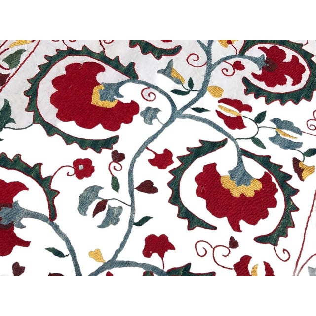 Vintage suzani fabric - handmade headboard * size 95 x 62 cm - 3,1 x 2,0 feet * floral patterns * photos taken in sunlight...