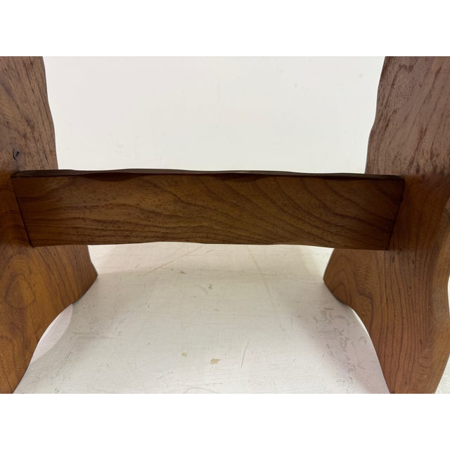 Mid-Century Elm Side Table, 1950s, in Good conditions. Designed 1950 to 1959