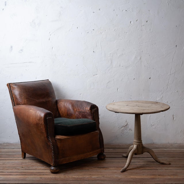 A bleached and distressed Georgian oak tripod pedestal table, circa 1790. 26 inches wide by 26 ¾ inches deep by 25 ½...