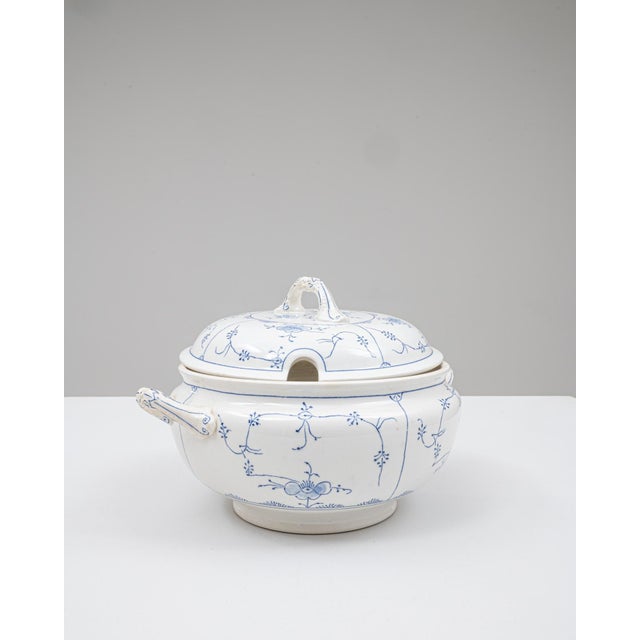 20th Century Belgian Special Edition Porcelain Tureen With Lid For Sale - Image 4 of 18