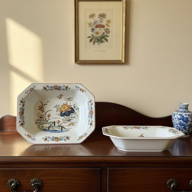 Late 20th Century Vintage Wedgwood Lotus Georgetown Vegetable Serving Bowls - Pair For Sale - Image 5 of 11