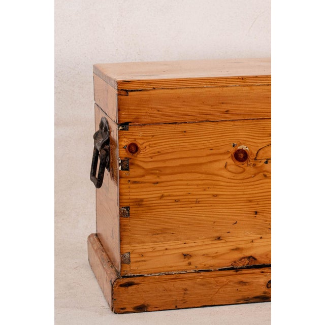 19th Century English Waxed Pine Carpenters Tool Chest (C. 1900) For Sale - Image 4 of 7