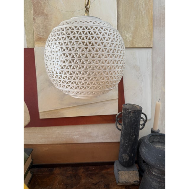 Chinoiserie Vintage Mid-Century Chinoiserie Blanc De Chine Swag Pendant Light | Pierced White Porcelain | Hollywood Regency Accent For Sale - Image 3 of 10