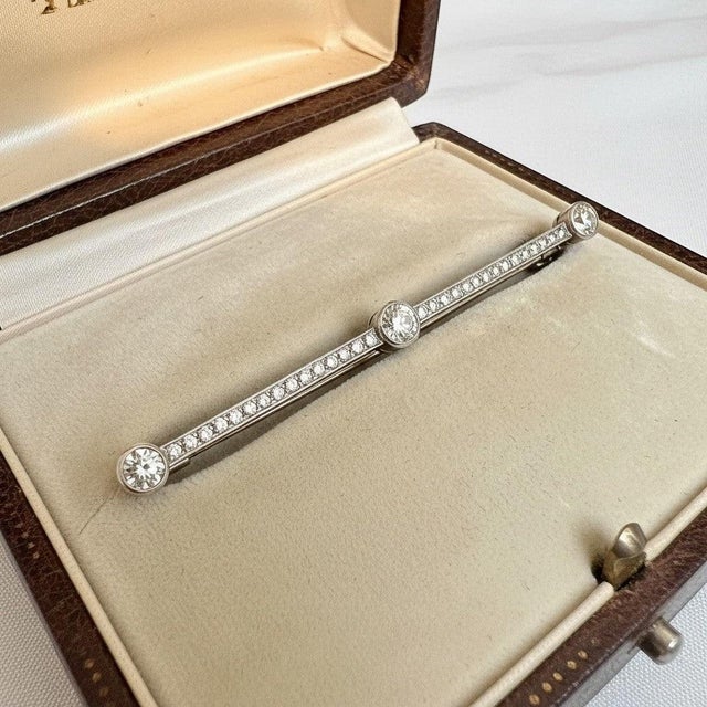 Art Deco Early 20th Century Art Deco Diamond Bar Brooch - 1ct Old European Cut Diamonds - Platinum & 18k For Sale - Image 3 of 6
