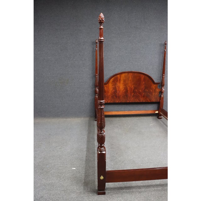 Elegant Thomasville queen-size four poster bed crafted in richly toned mahogany with beautifully figured flame mahogany...