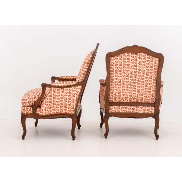 Late 20th Century Pair of Louis XV Style Red and White Fabric Upholstered Walnut Bergeres For Sale - Image 5 of 13