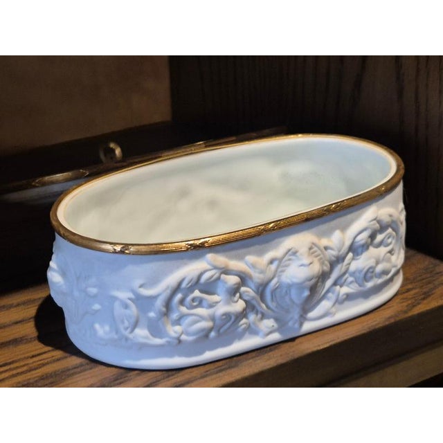 Neo-Classical Bisque Trinket Box with Relief from Limoges For Sale - Image 6 of 10