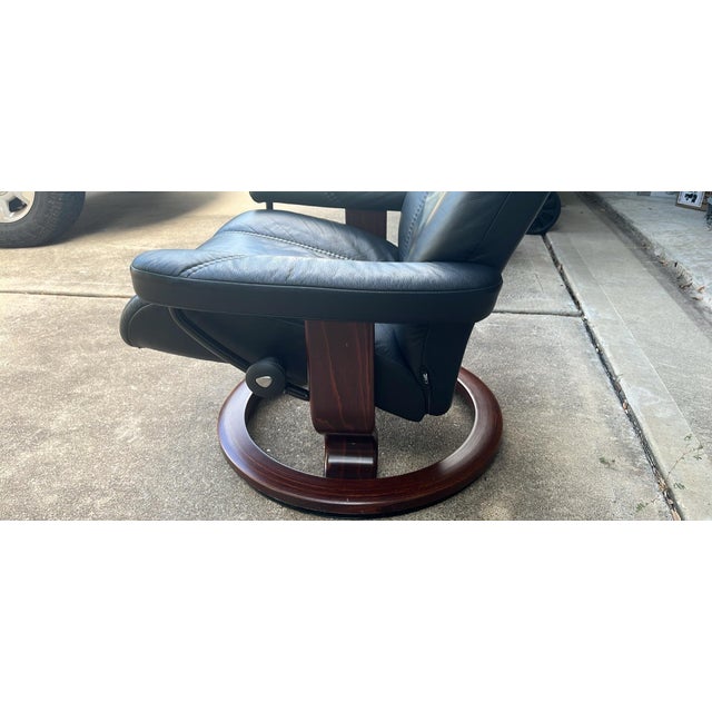 Authentic Stressless by Ekornes recliner in genuine leather. Made in Norway, this chair is renowned for its unmatched...