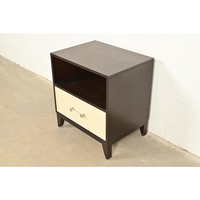 Mid-Century Modern Kindel Furniture Modern Hollywood Regency Mahogany and Cream Lacquered Nightstand For Sale - Image 3 of 11