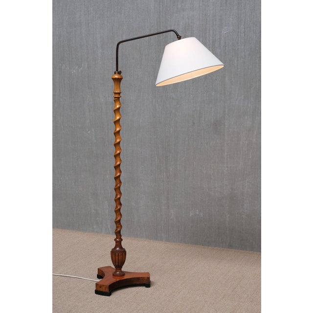 Swedish Grace Sculptural Floor Lamp in Birch and Brass from Lundling, 1930s For Sale - Image 10 of 12