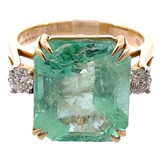 18k Heavy Yellow Gold Ring With 9.66 Carat GRS Certified Emerald and Diamonds, Size 7.75 For Sale