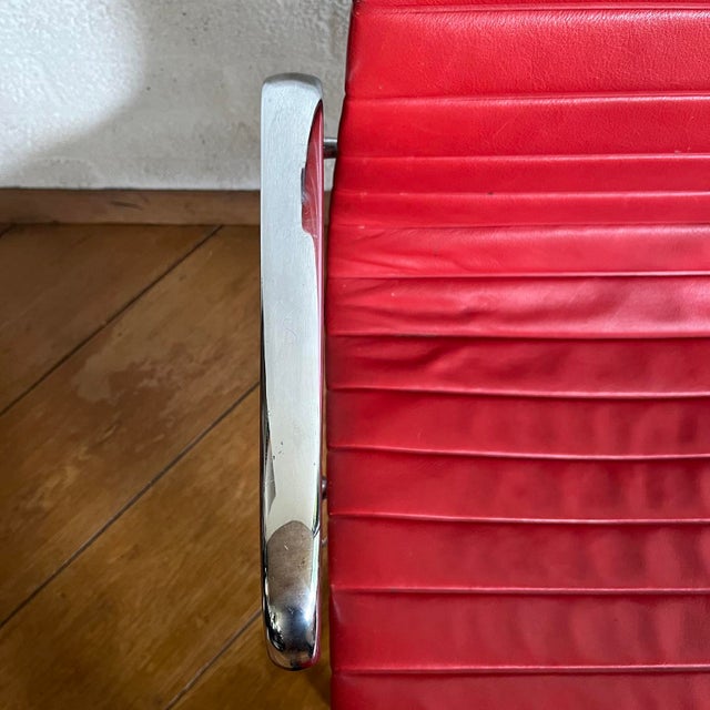 EA 108 Chairs in Chrome and Red Leather by Charles and Ray Eames for Vitra, 1950s, Set of 4 For Sale - Image 13 of 18