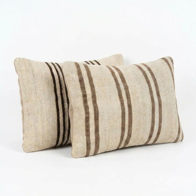 Mid-Century Modern Bohemian Lumbar Kilim Pillow Cover 16'' X 24'' - Set of Two For Sale - Image 3 of 4