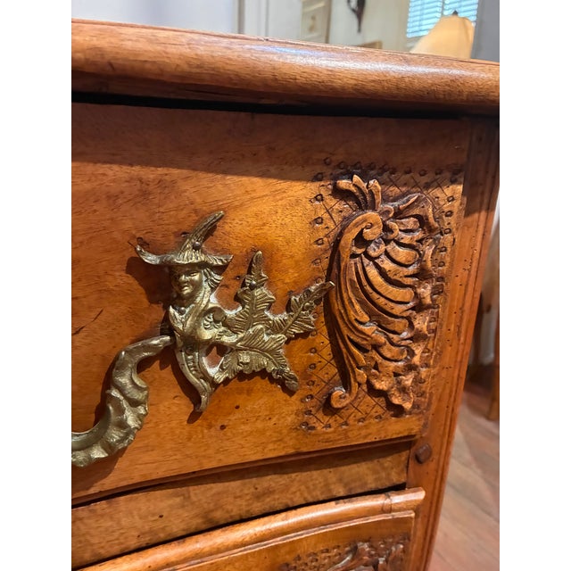 Mid 18th Century Period Rococo French Provincial Commode en Arbelete For Sale - Image 4 of 14