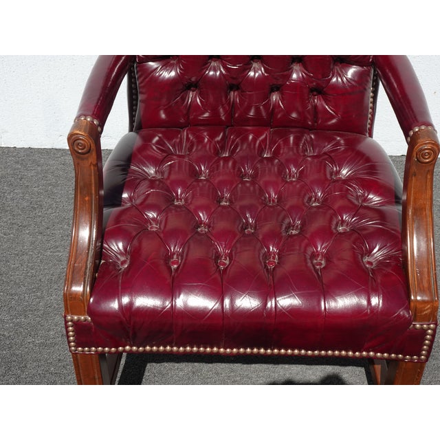 Vintage Georgian Styl Burgundy Leather Gainsborough Armchair Tufted Chesterfield For Sale - Image 9 of 16