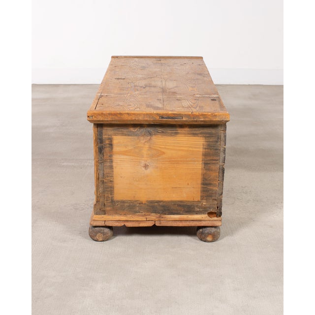 Tan 18th Century Dutch Baroque Style Pine Mule Blanket Chest For Sale - Image 8 of 18