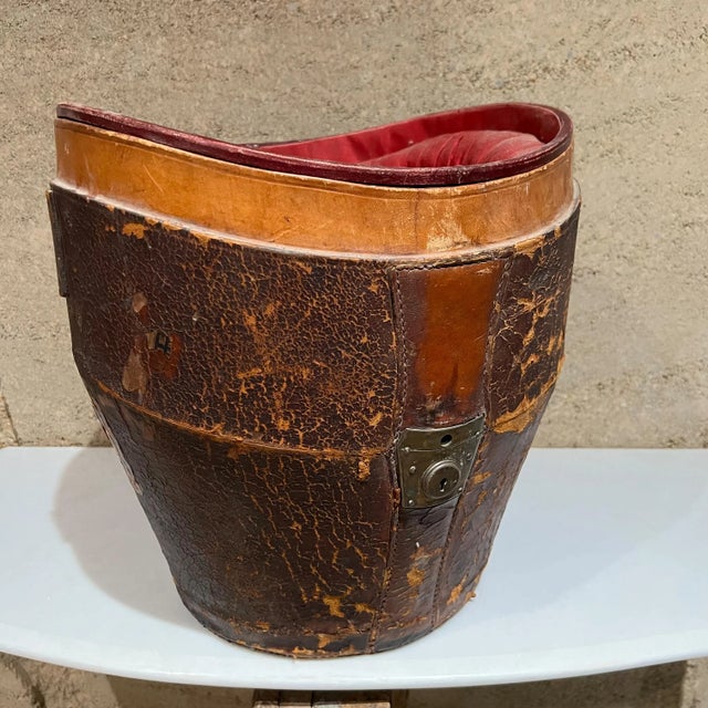 Distressed Leather Box With Red Silk, American Colonial Style, 1800s For Sale In San Diego - Image 6 of 13