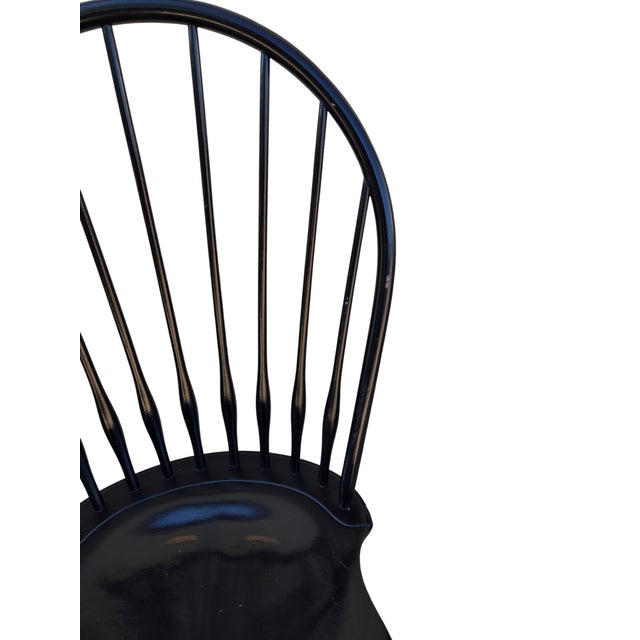 1990s 1990s 2 Nichols & Stone Windsor Side Chairs Bow Back Saddle Seat Distressed Country For Sale - Image 5 of 13