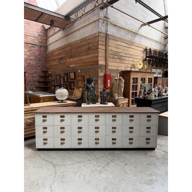 This large workshop cabinet, dating from the 1950s, has been fully restored. It features a beautiful wooden top that bears...