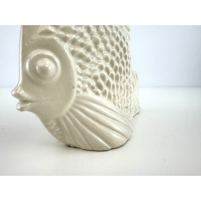 1960s Vintage Mid-Century Japanese White Ceramic Angelfish Vase For Sale - Image 5 of 10