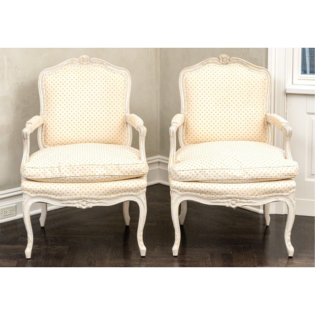 Early 20th Century Louis XV Style Painted Bergère Armchairs With Down Cushions – Pair For Sale - Image 13 of 14