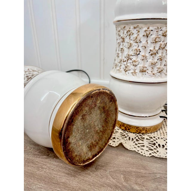 Hollywood Regency Mid 20th Century MCM Hollywood Regency Ceramic White & Gold Lamp Pair For Sale - Image 3 of 4