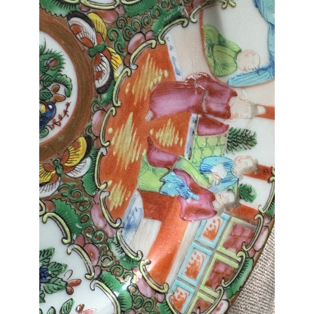 Pair of 19th Century Chinese Rose Medallion Export Porcelain Plates - 10” For Sale - Image 4 of 10