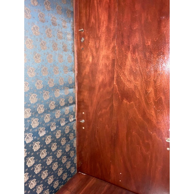 Wood Early 20th Century Hepplewhite-Style Mahogany Display Cabinet With Satinwood Inlay For Sale - Image 7 of 13