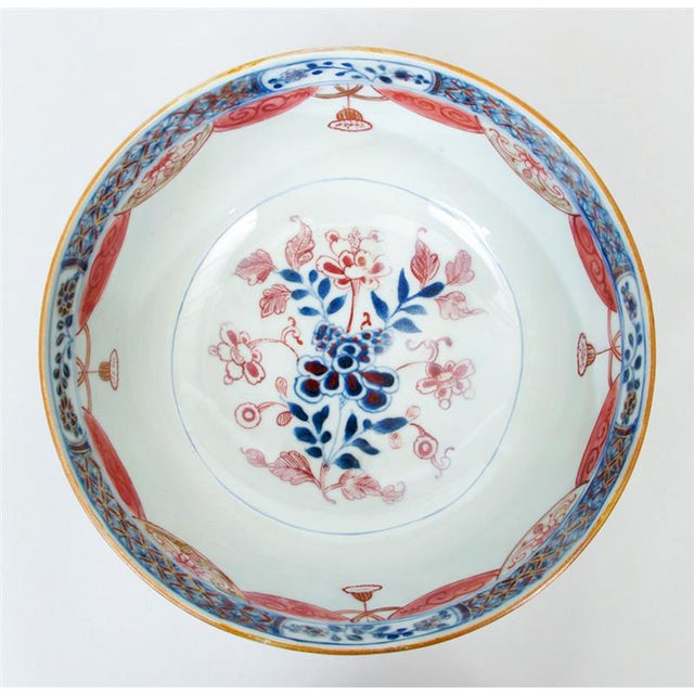 1770 Dutch-Decorated Chinese Export Imari Porcelain Bowl For Sale - Image 4 of 4