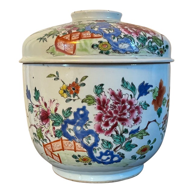 Antique 19th Century Chinese Export Porcelain Jar and Cover in Famille Rose Palette For Sale