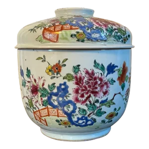 Antique 19th Century Chinese Export Porcelain Jar and Cover in Famille Rose Palette