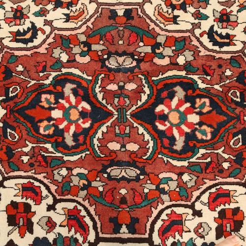 Baktiary Rug in Wool For Sale - Image 5 of 10