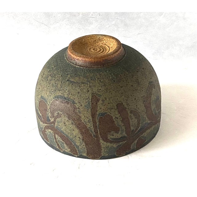 An Elegant Vintage Hand-Made Stoneware Art Pottery Bowl by Gerry Williams For Sale - Image 9 of 10