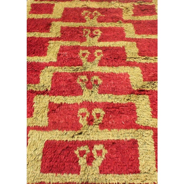 Tribal Vintage Mid-Century Tulu Vintage Rug With Tribal Pattern in Red and Green Gold For Sale - Image 3 of 13