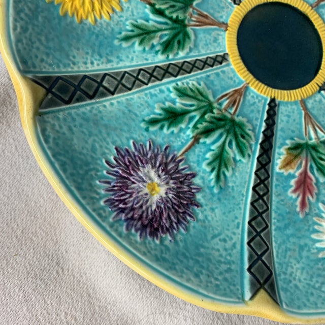 English Antique Wedgwood Majolica Pottery Chrysanthemum Turquoise Cake Stand For Sale - Image 3 of 7