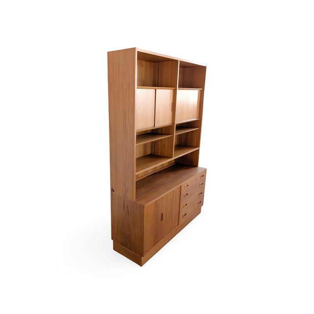 Mid-Century Modern Mid-Century Danish Teak Bookcase by Poul Hundevad for Hundevad & Co. For Sale - Image 3 of 11