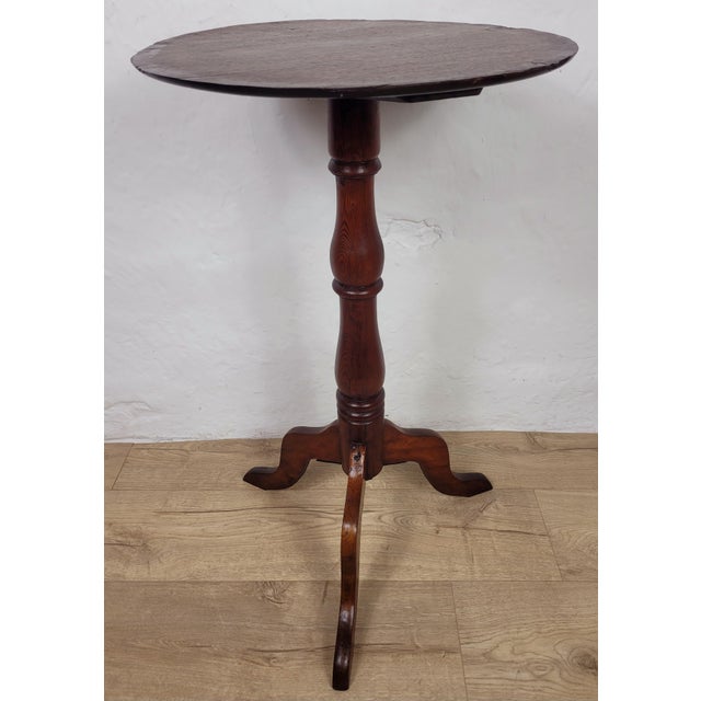 English Victorian Tripod Side Table in Mahogany, 1880 For Sale - Image 10 of 18