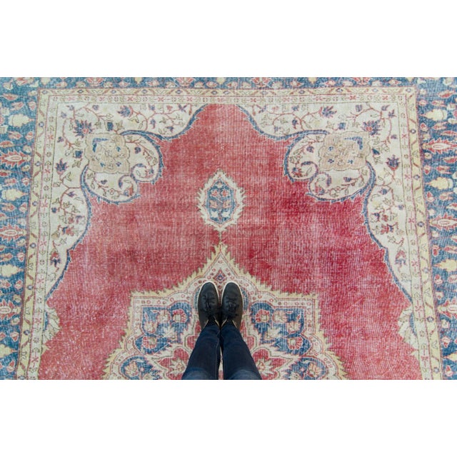 House of Séance - 1960s Vintage Isparta Oushak Geometric Red Large Wool Pile Hand-Knotted Rug - 8’3” X 11’2” For Sale - Image 4 of 11