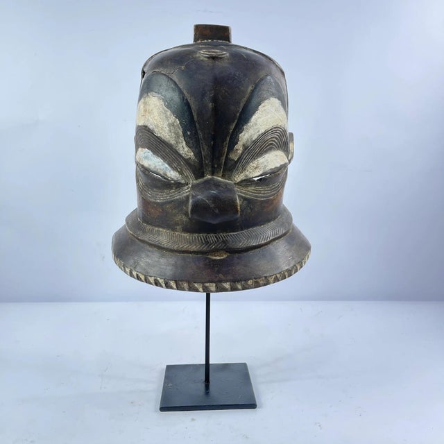 Early 20th Century Early 20th Century Pende Mask on Custom Stand MATTER COLLECTION For Sale - Image 5 of 6