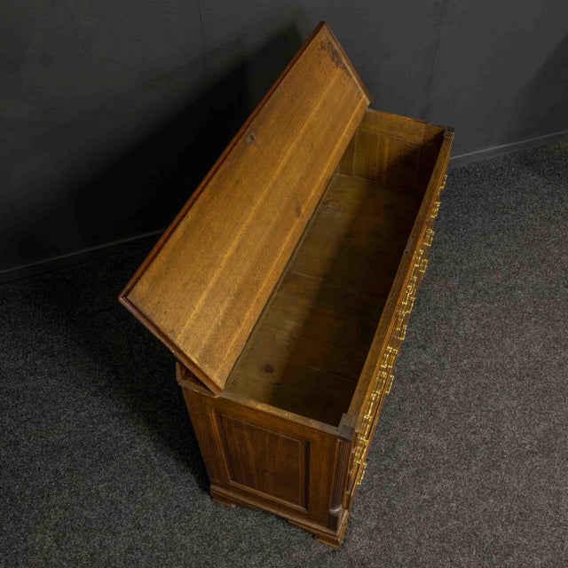 18th Century Lancashire Mule Chest For Sale - Image 5 of 17