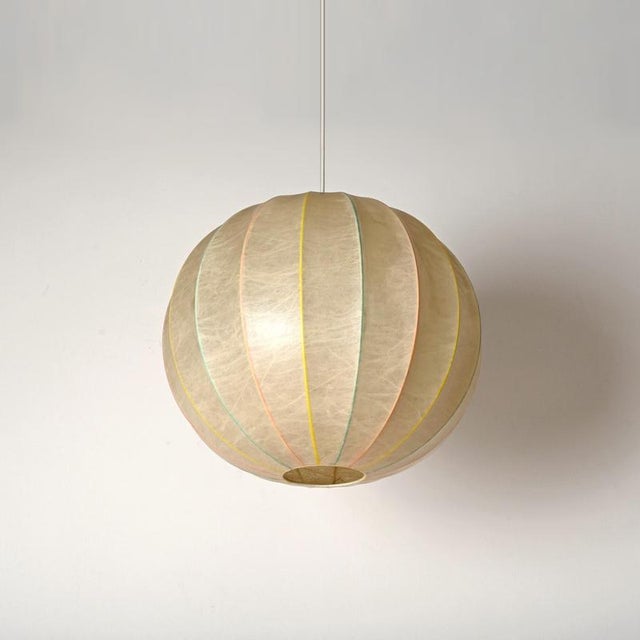 Metal Large Mid-Century Modern Beige Round Cocoon Pendant Light by Achille Castiglioni for Hille, Italy, 1960s For Sale - Image 7 of 12
