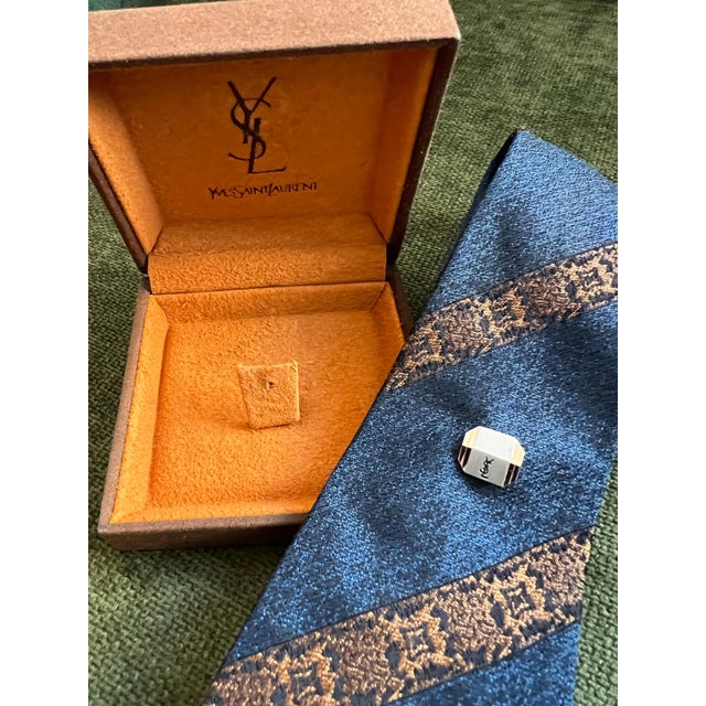 Vintage Yves Saint Tie Pin, Gold Plate and Stainless Steel, logo “Circa 1990s” For Sale - Image 9 of 10