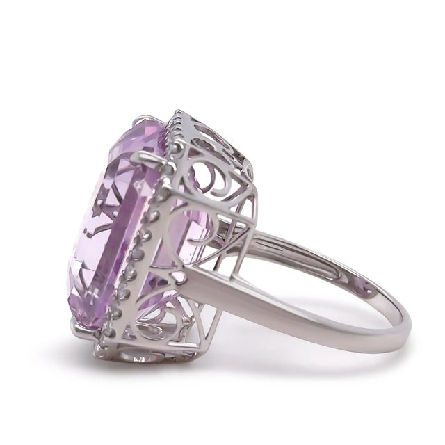 Art Deco 14ct White Gold Kunzite & Diamond Cocktail Ring 26.6ct For Sale - Image 3 of 8