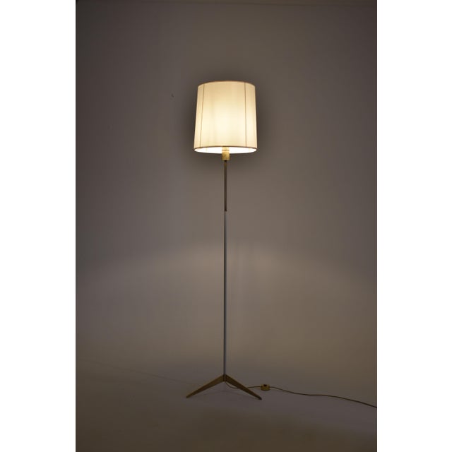 Mid-Century Modern Italian Brass and White Metal Tripod Floor Lamp in the Style of Stilnovo, 1950s For Sale - Image 3 of 9