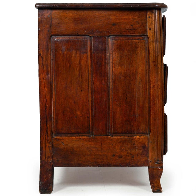 Traditional French Regencé Antique Walnut Commode Chest of Drawers Ca. 1750 For Sale - Image 3 of 12