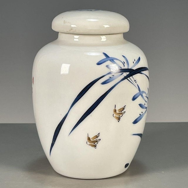 Vintage Blue & White Porcelain Tea Jar With Lid – Orchid Motif & Calligraphy, "Wan Yu" Mark For Sale - Image 4 of 9