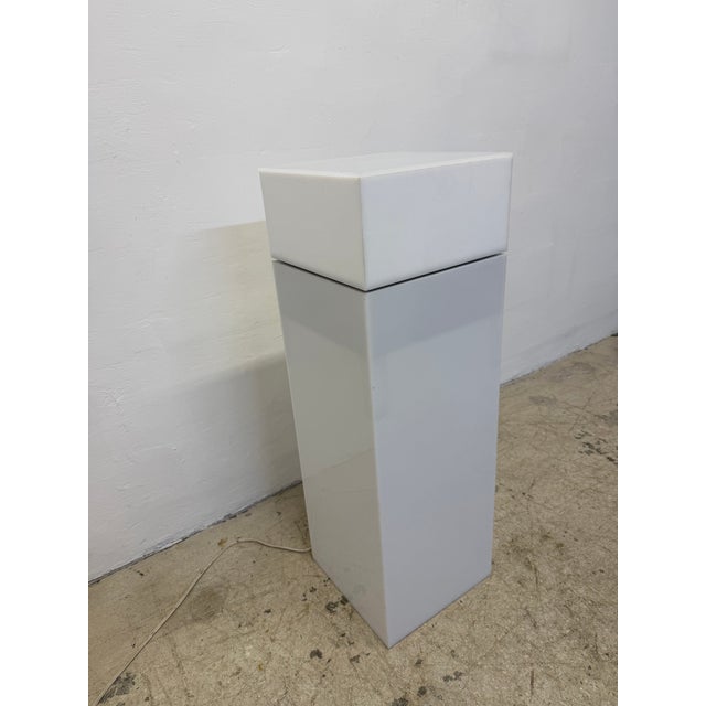 Modern Haziza Illuminated and Motorized Rotating White Lucite Pedestal Table For Sale - Image 3 of 11